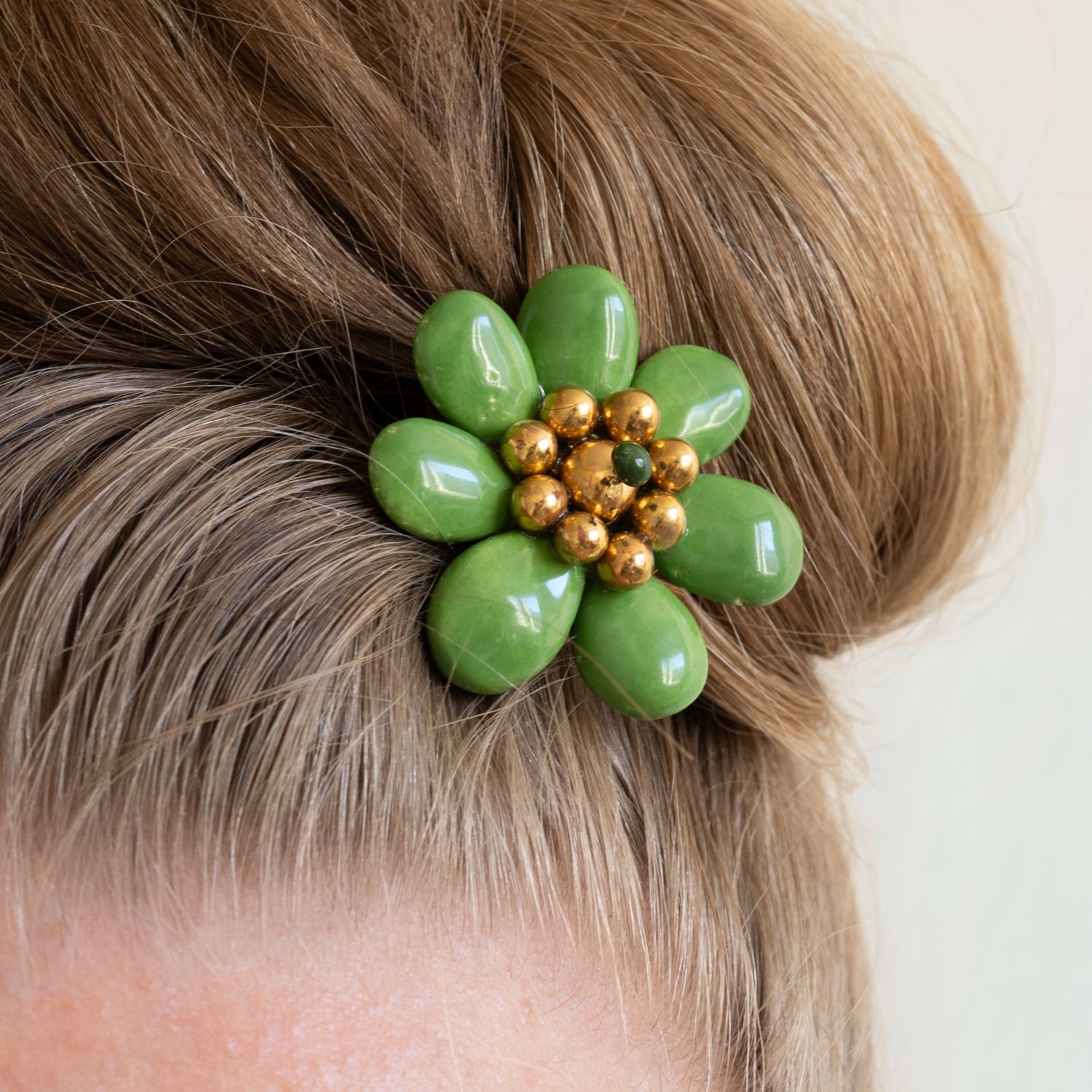 Brooches & Hair Accessories