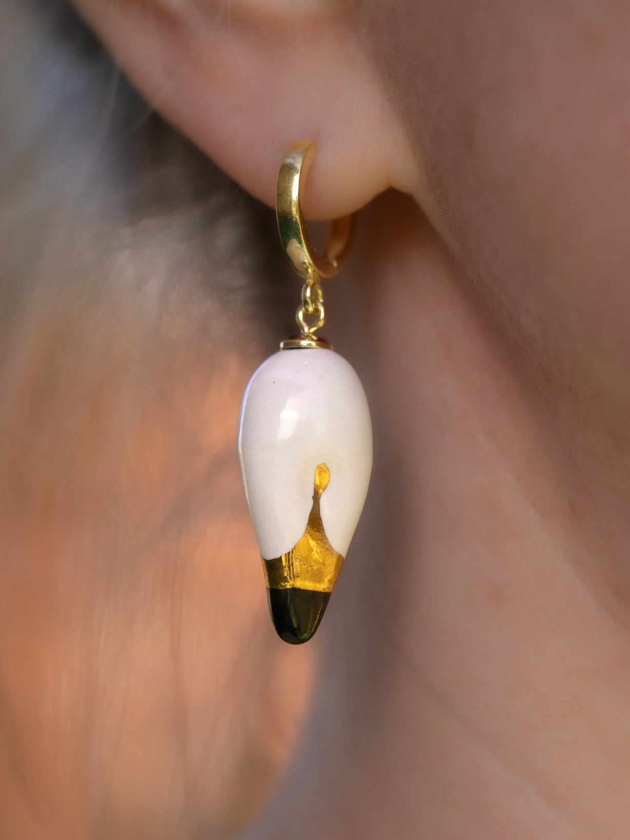 Joutsenkoru Ceramic Swan Earrings (White)