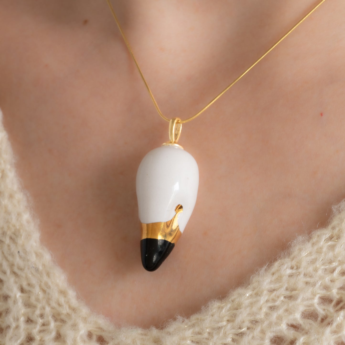 Joutsenkoru Ceramic Swan Pendant with Necklace (White)