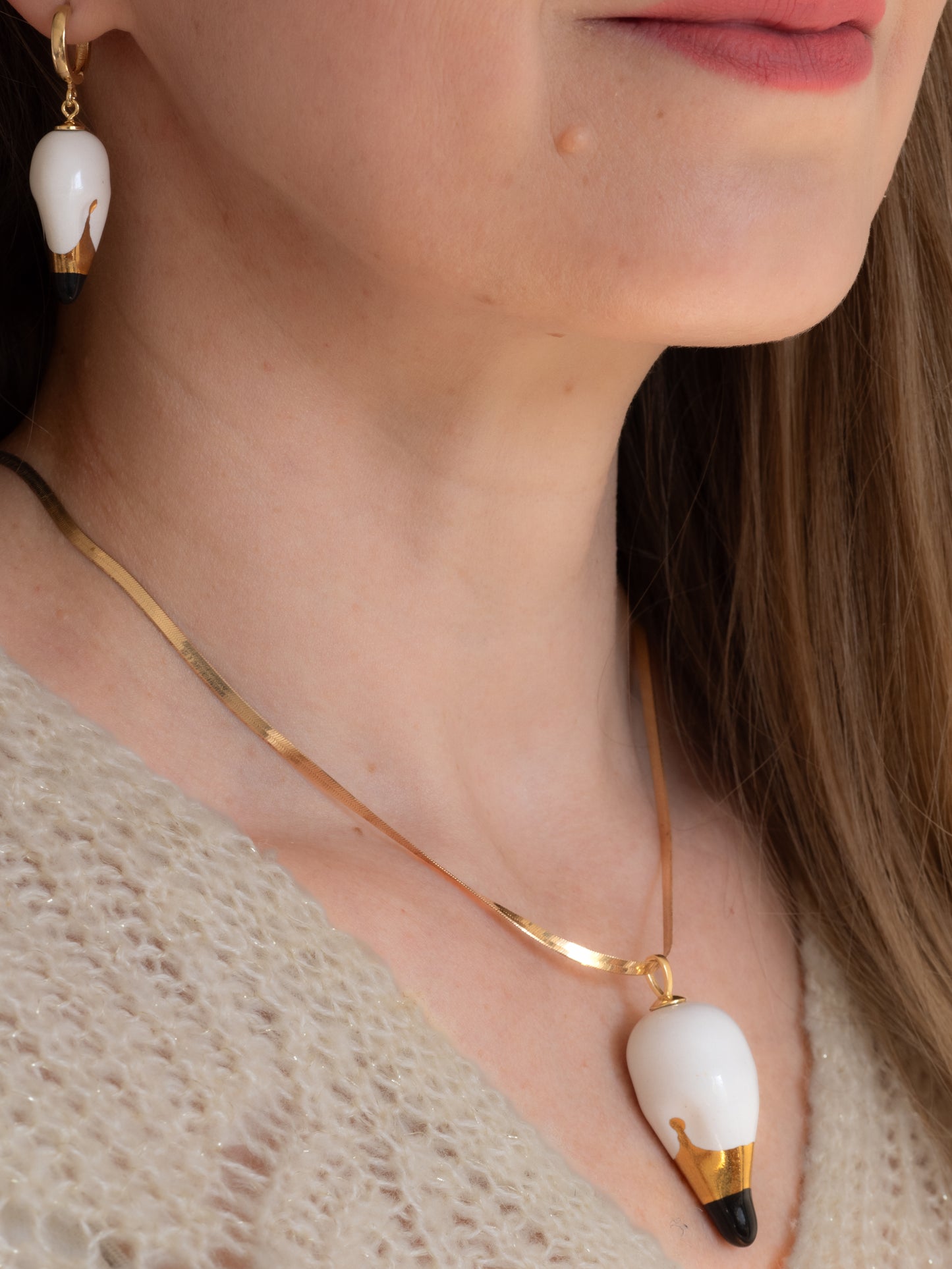 Joutsenkoru Ceramic Swan Pendant with Necklace (White)