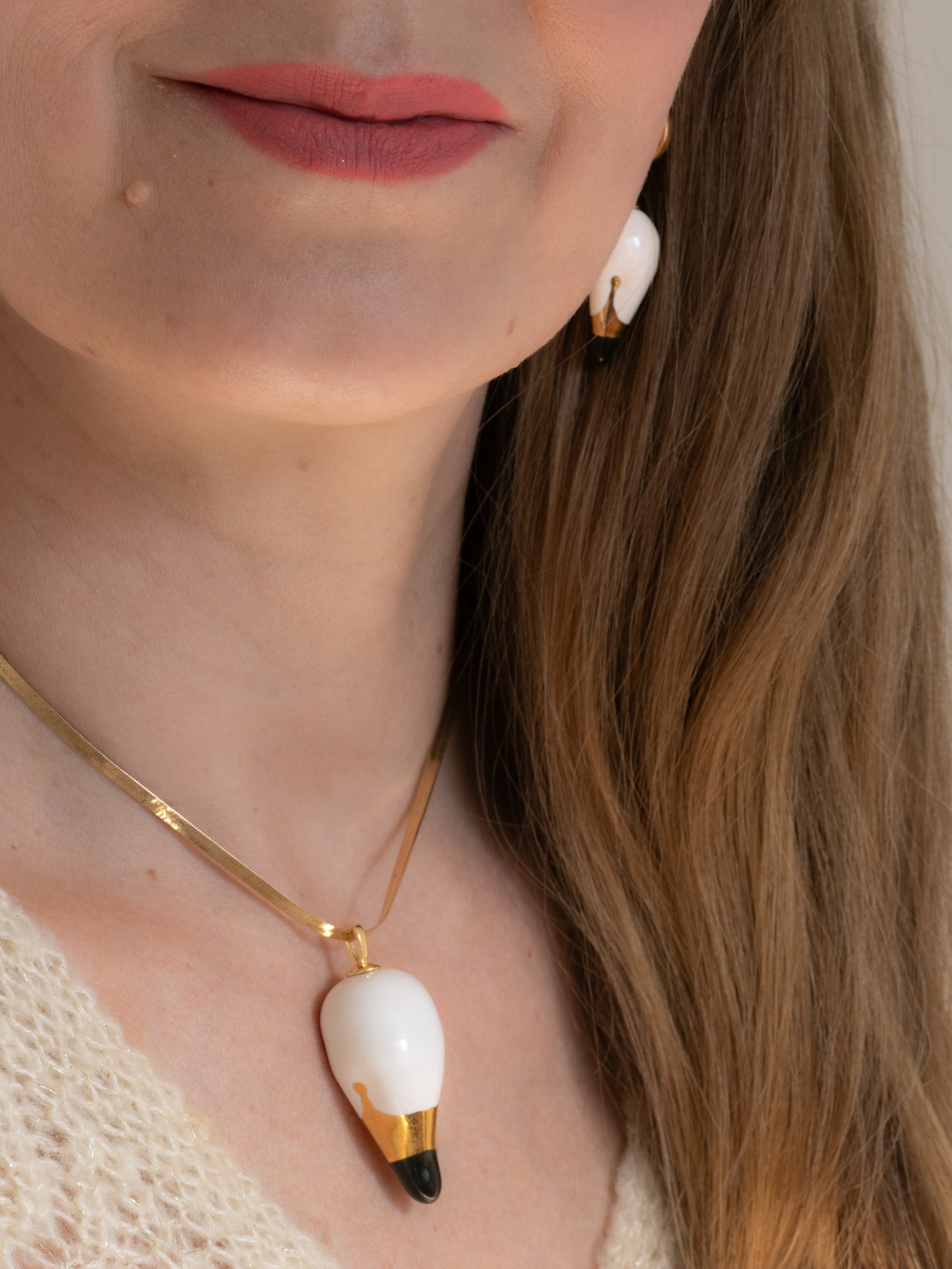 Joutsenkoru Ceramic Swan Pendant with Necklace (White)