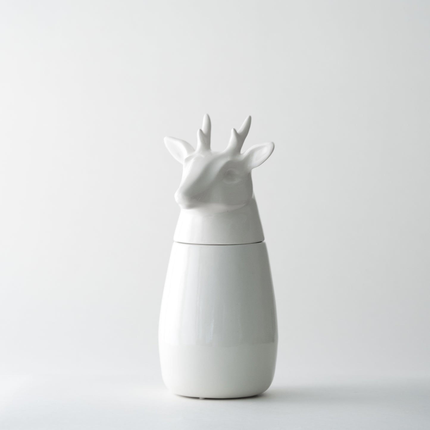 Ikimetsä - Deer with small antlers (White)