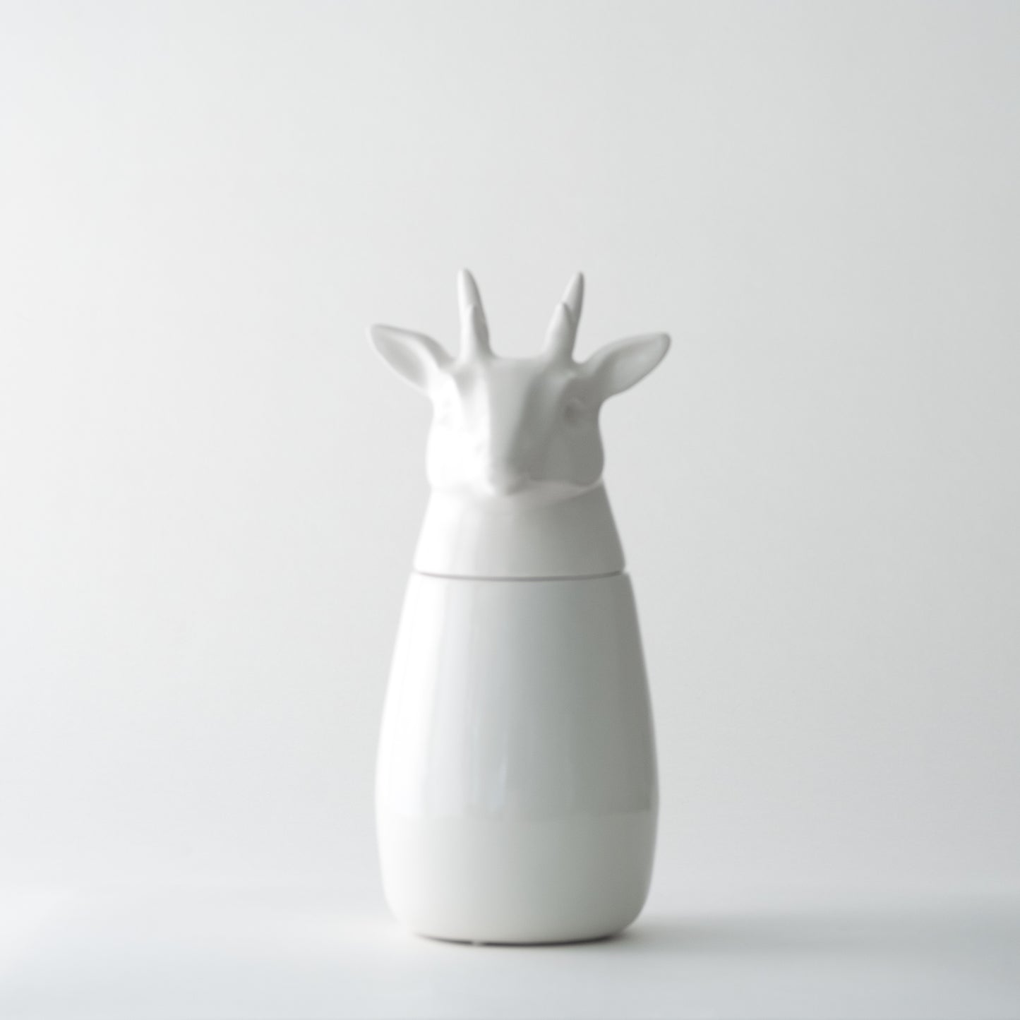 Ikimetsä - Deer with small antlers (White)