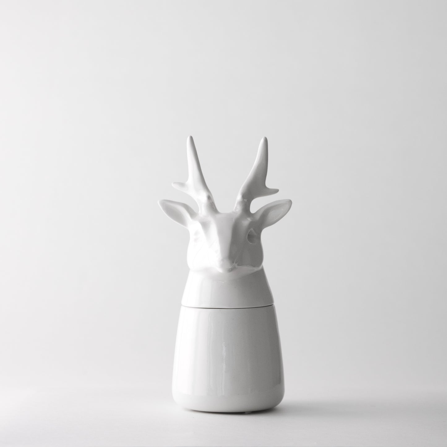 Ikimetsä - Deer with large antlers (White)