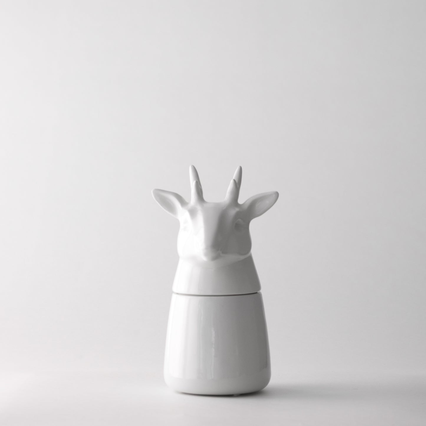 Ikimetsä - Deer with small antlers (White)
